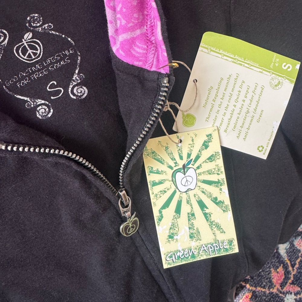 Green Apple Eco Bamboo Yoga Fitted Black Hoodie - Women’s Small - NWT
